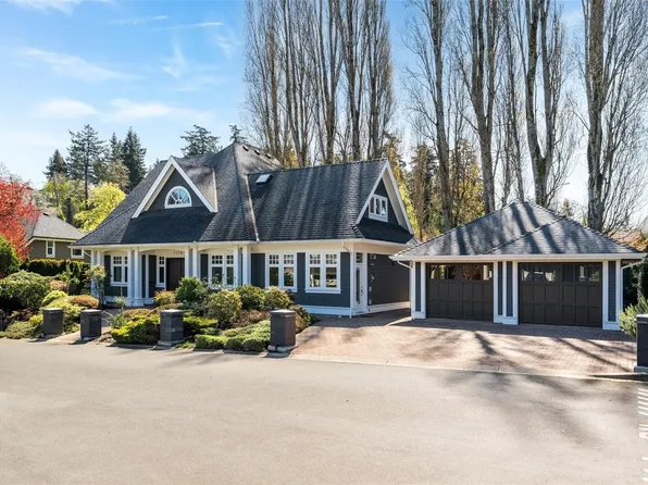 1174 S Valley Pl, Saanich, BC V8Z 7Z1
