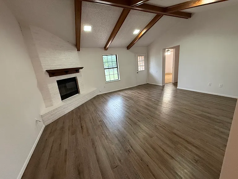 128 Fannin Dr — Photo 2