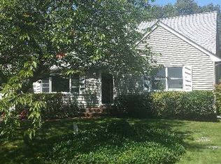 101 Cross Rd, Oakdale, NY 11769