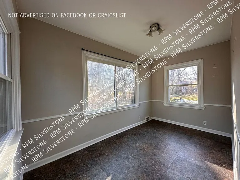 2362 Sanders Pl — Photo 9