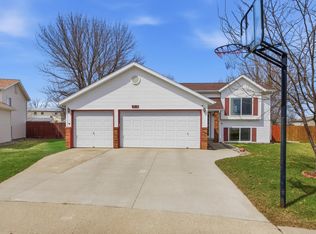 1434 Sheyenne Park Ct, West Fargo, ND 58078