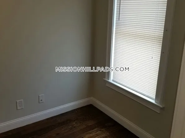 41 W Walnut Park #3, Boston, MA 02119