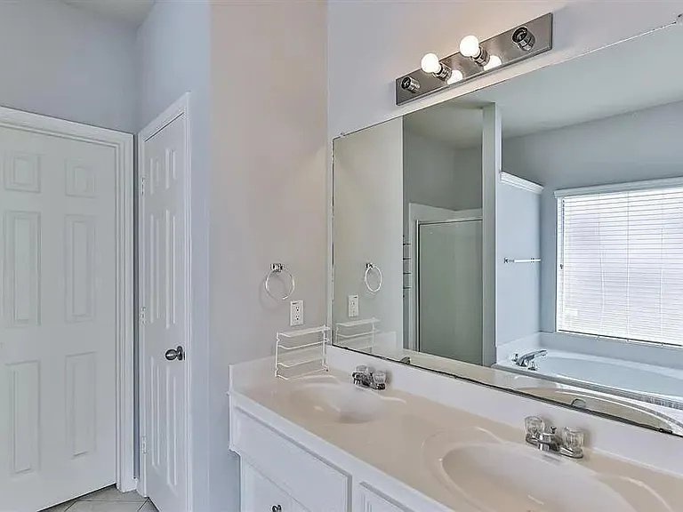 13002 Misty Bay Ln — Photo 16