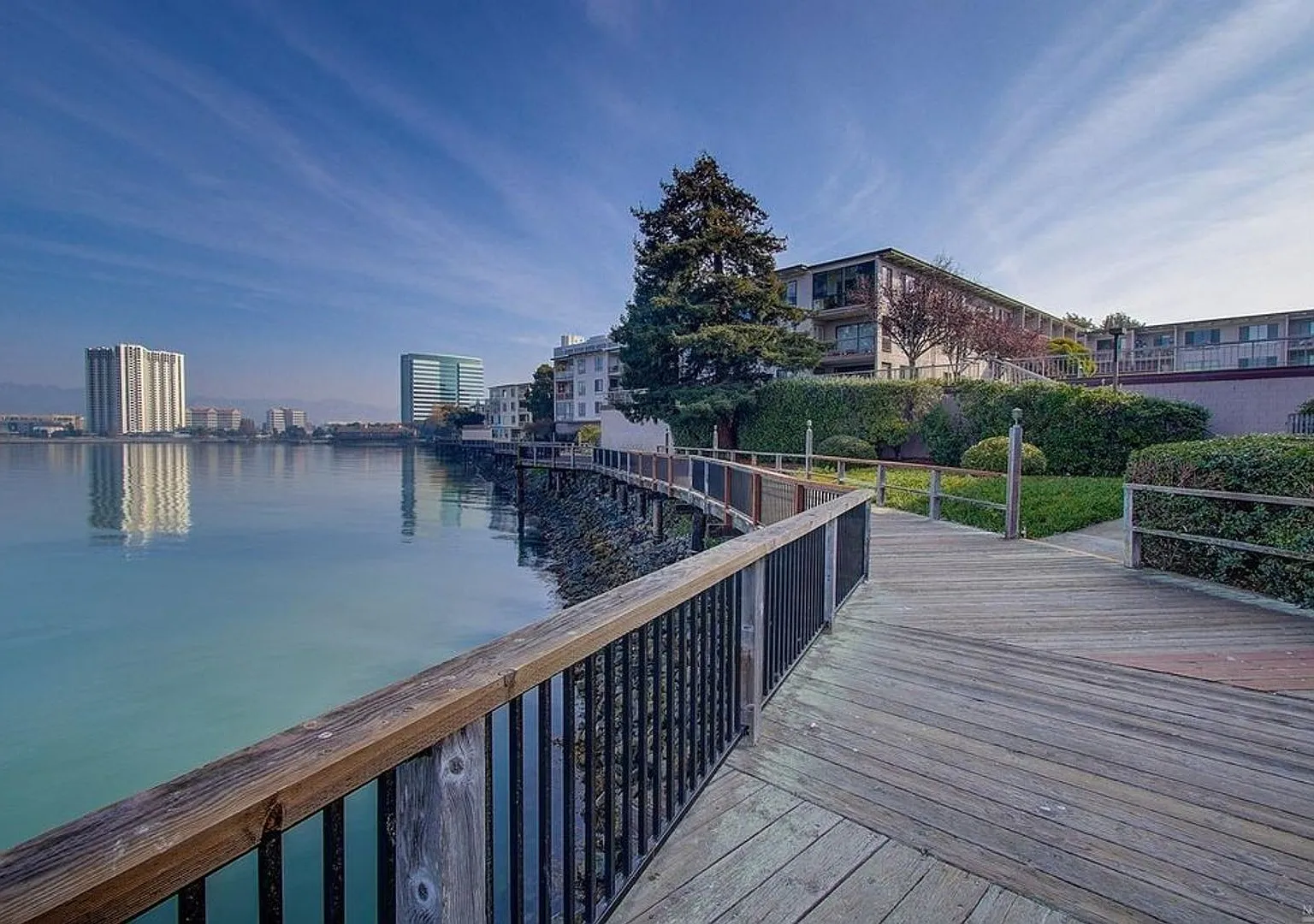 1bd/1ba Condo Available At Watergate Complex — Photo 2