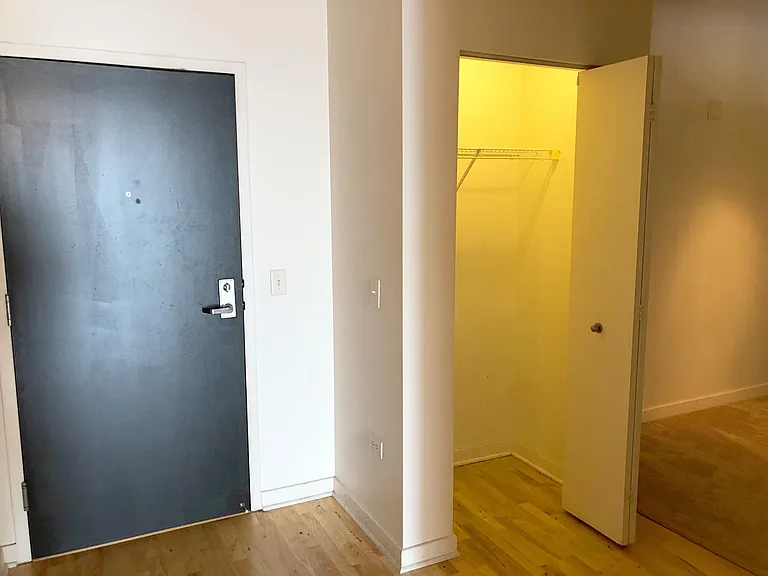 50 E 16th St #1407 — Photo 8