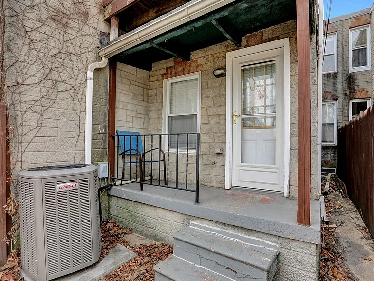 1409 Covington St — Photo 35