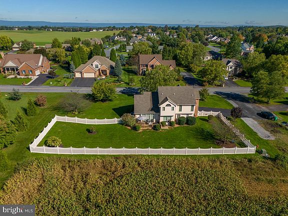 3rd image of 3576 Fox Hill Dr