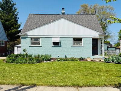 20529 Van Antwerp St, Harper Woods, MI, 48225