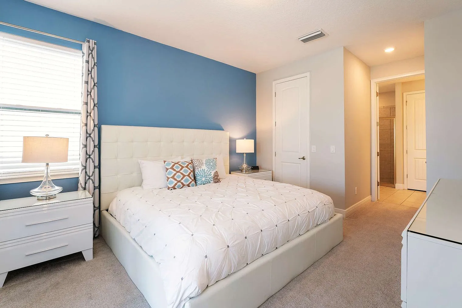 7 bed, 7.0 bath, 3455 sqft, $9,011 — Photo 4