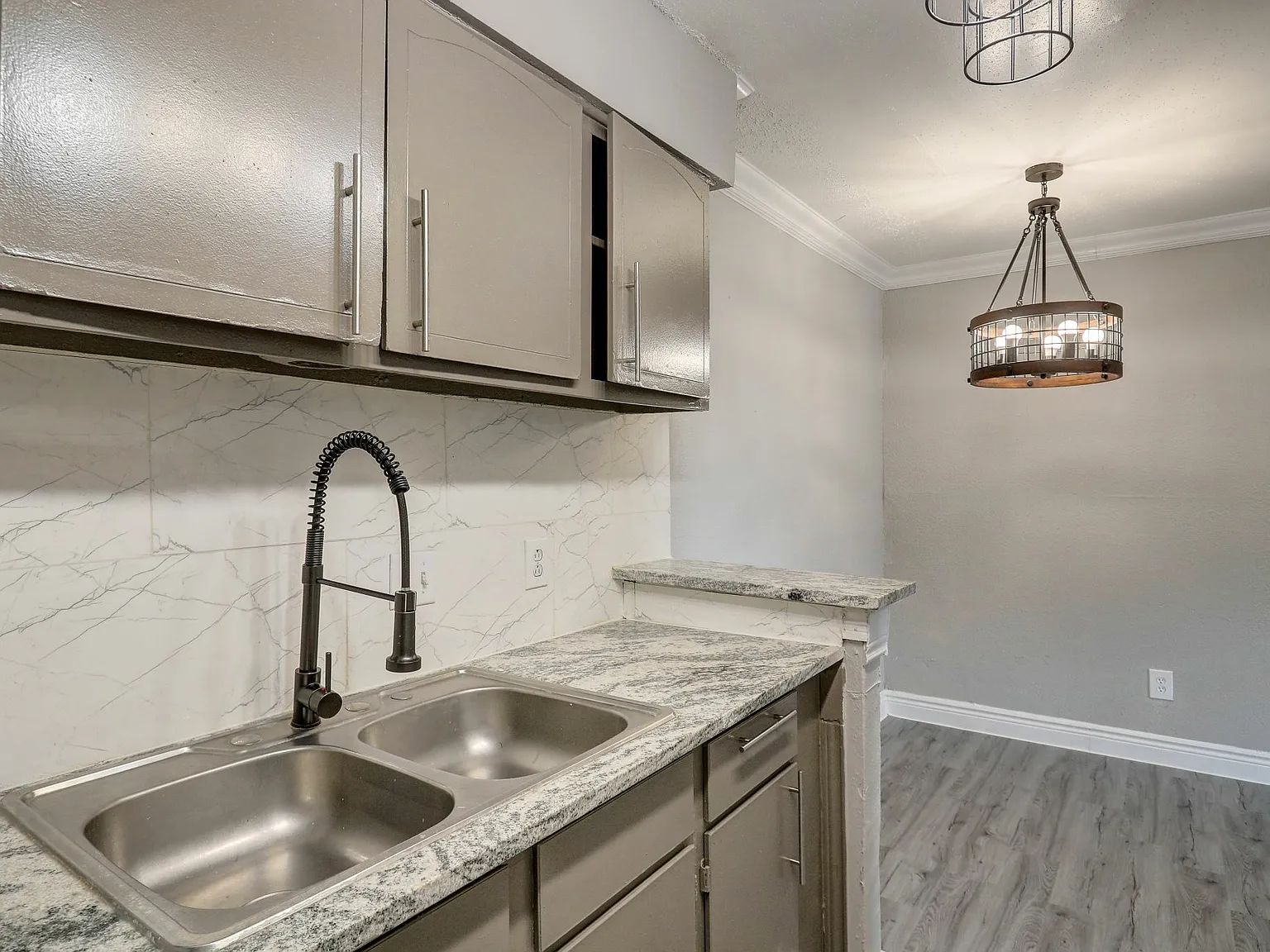 Camino Del Sol Apartments — Photo 4