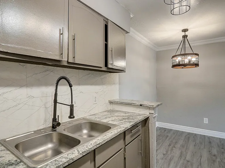 Camino Del Sol Apartments — Photo 4
