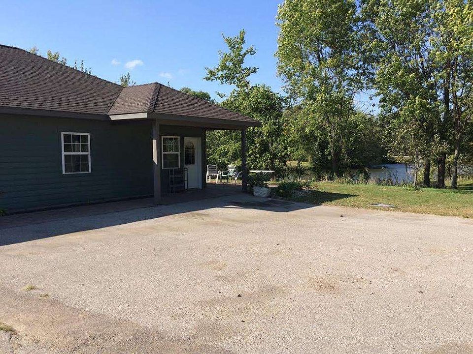 2nd image of 2289 165th St