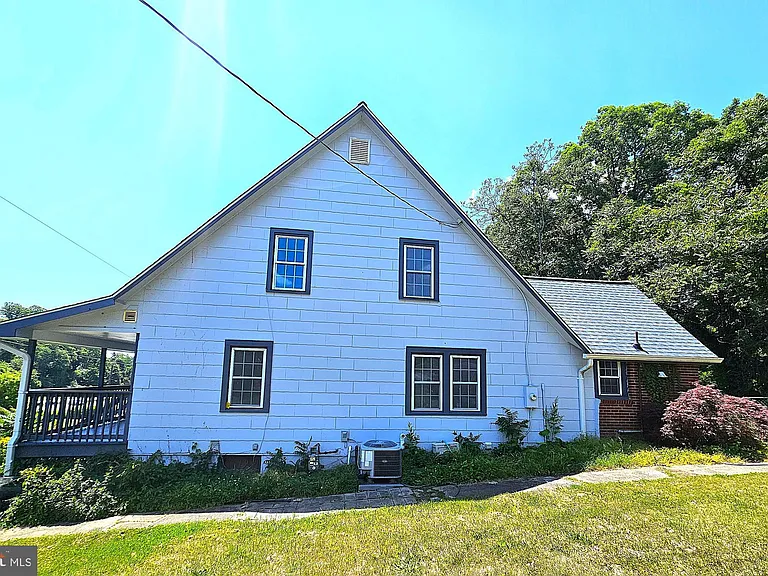 18402 Corby St — Photo 5