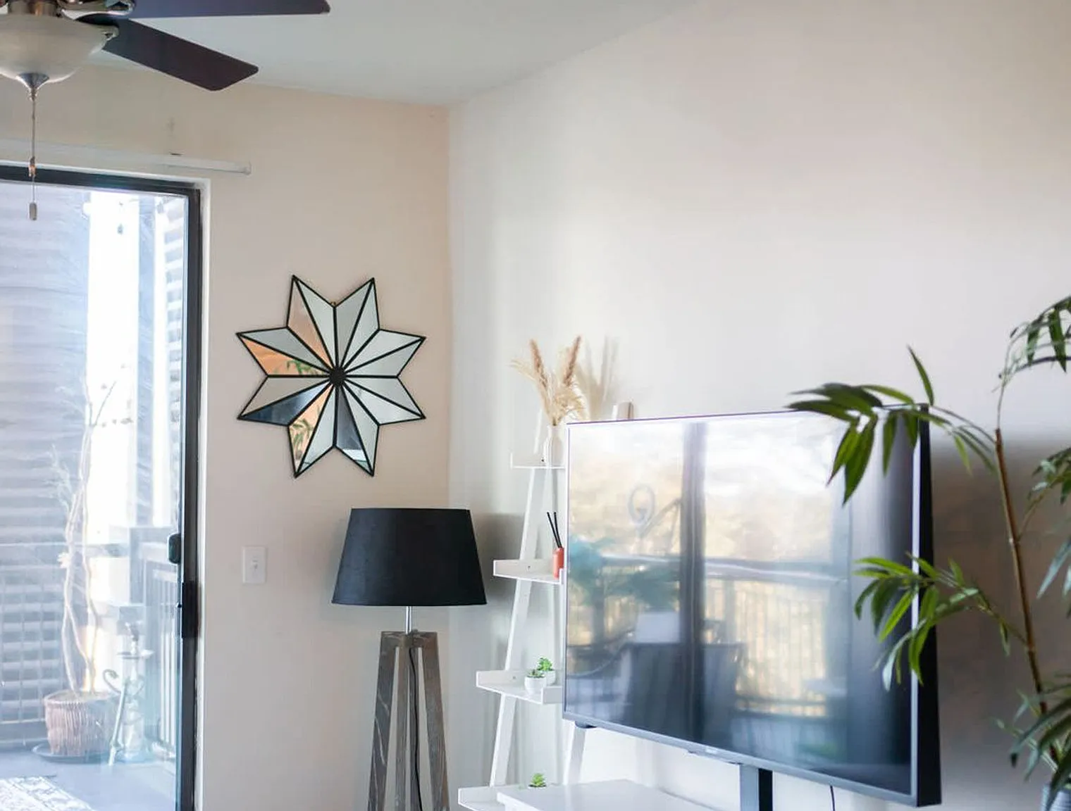 1 bed, 1.0 bath, $3,840 — Photo 3