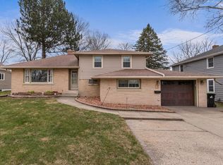 425 W Washington Ave, Hartford, WI 53027