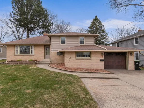 425 West Washington AVENUE, Hartford, WI 53027