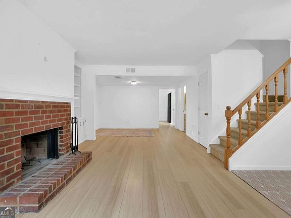 5th image of 3166 Corner Oak Dr