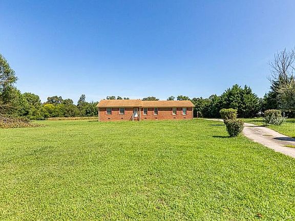 5th image of 16255 Catalpa Dr