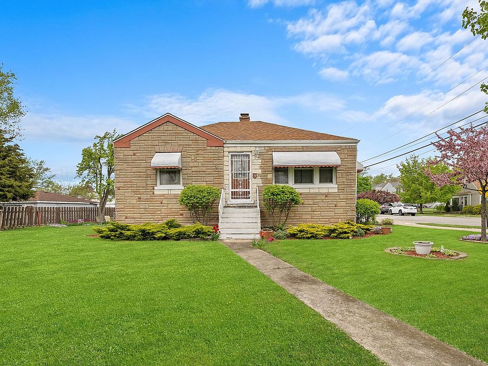 1st image of 72 East Dr