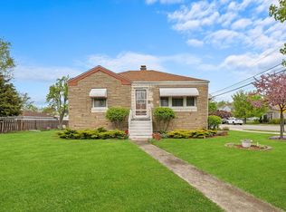 72 East Dr, Northlake, IL 60164