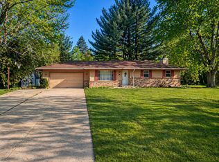 3919 Falling Leaf Dr, Rockford, IL 61109