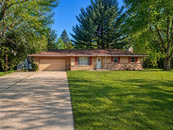 3919 Falling Leaf Dr, Rockford, IL 61109