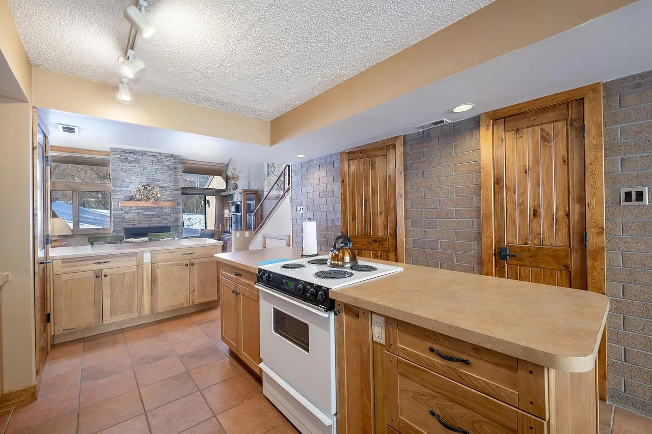 2 bed, 2.5 bath, 1400 sqft, $2,900 — Photo 3