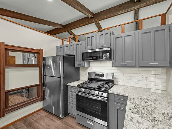5th image of 901 E 143rd St