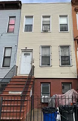1st image of 1905A Pacific St
