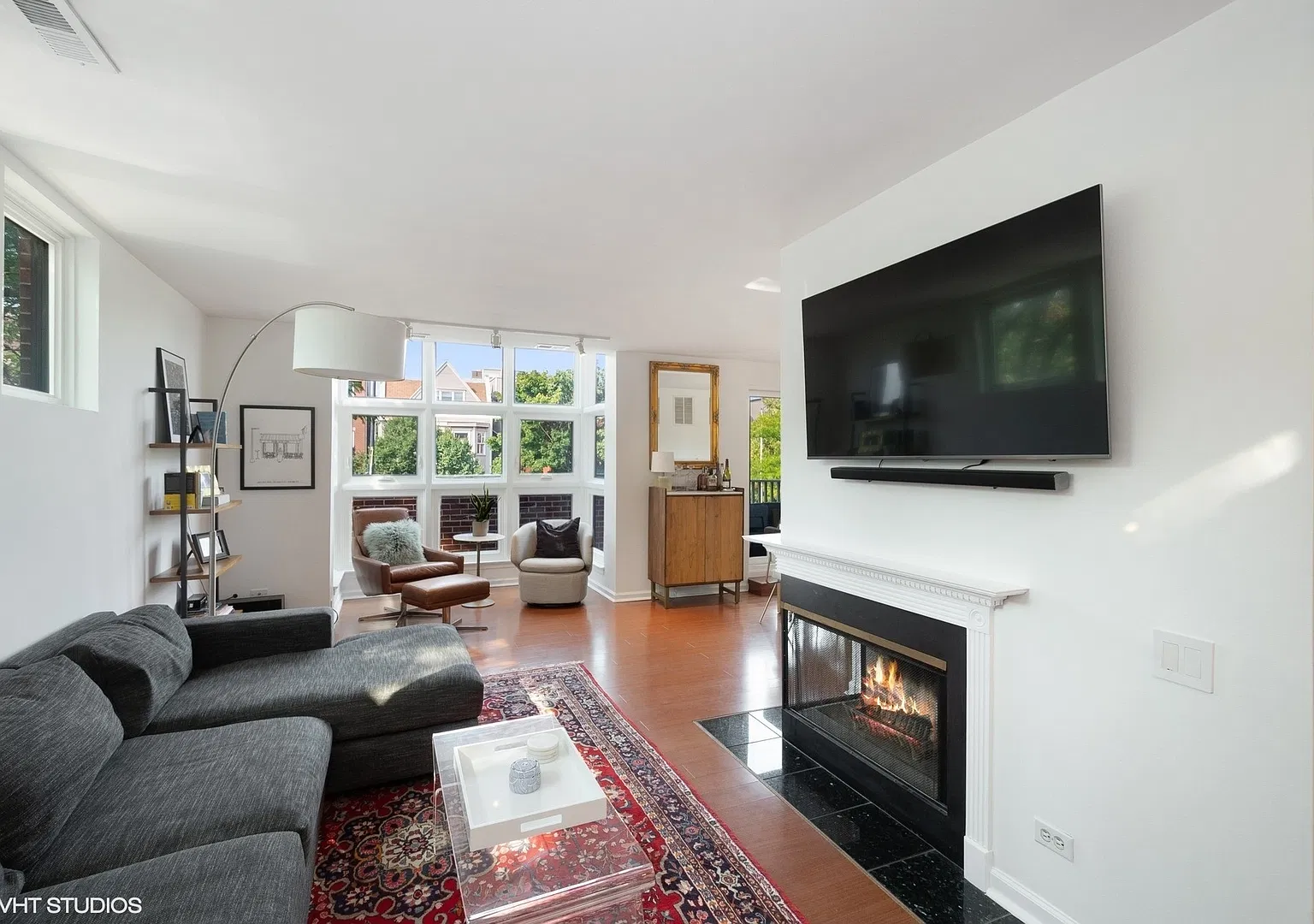 2 bed, 1.5 bath, $4,200 — Photo 2