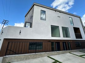 5805 Whitnall Hwy, North Hollywood, CA