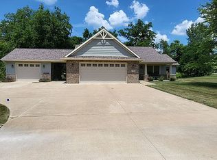 202 Valley Ct, Goodfield, IL 61742