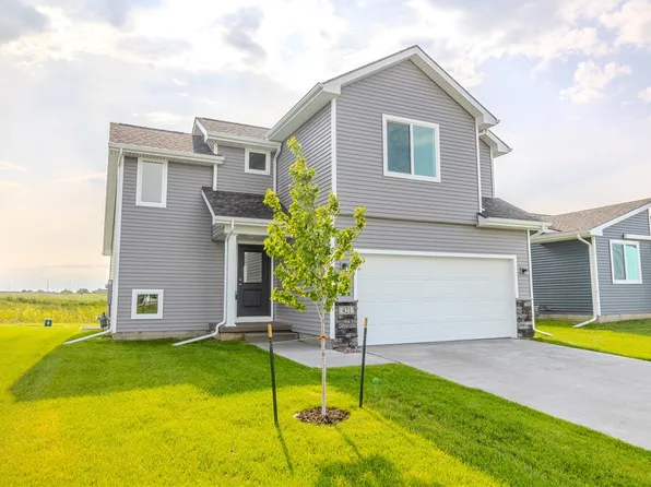 421 Fireside Dr NW, Bondurant, IA 50035