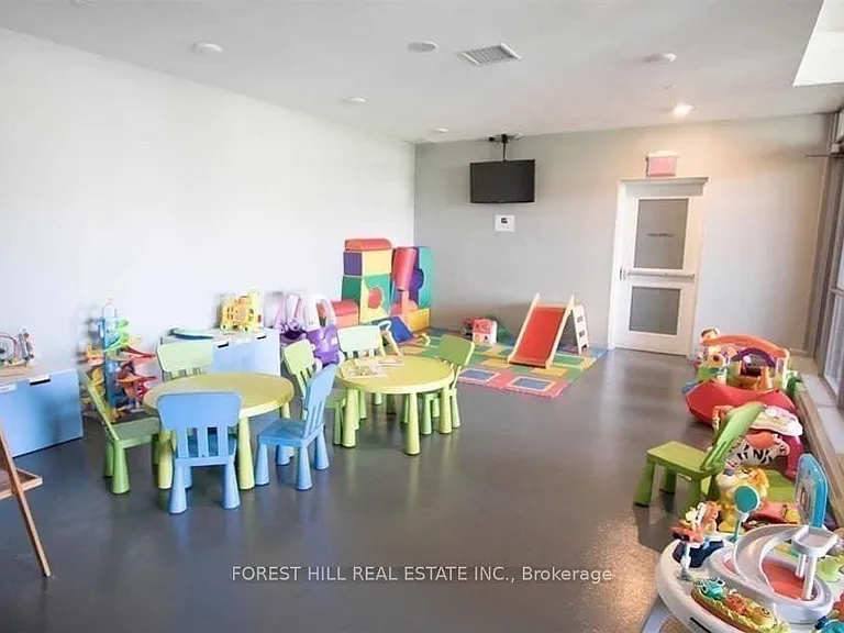 10 Capreol Ct #929 — Photo 11