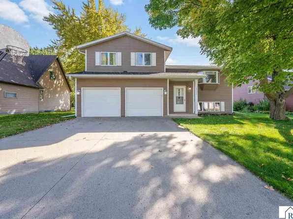 1721 Lilac Ln, North Mankato, MN 56003