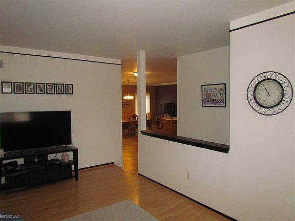 5th image of 45712 Heatherwoode Ln