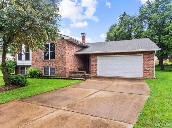 1612 Berry Ct, Imperial, MO 63052