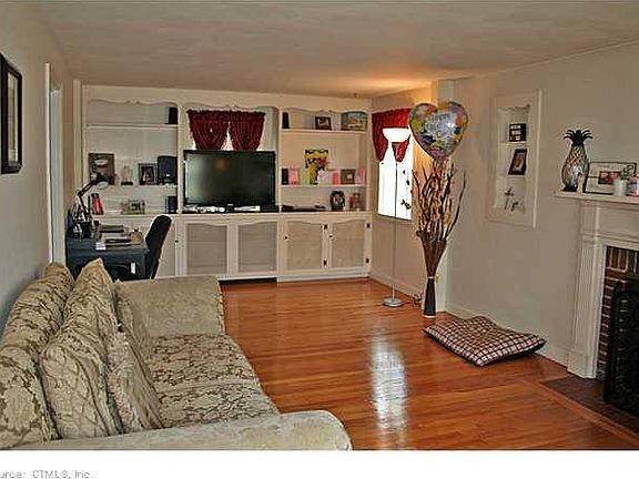 4th image of 211 Hollister St
