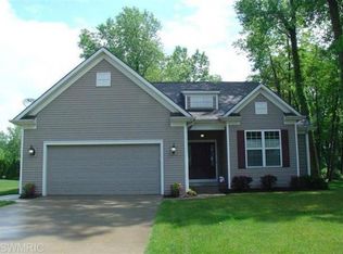 1403 Whispering Trl, Benton Harbor, MI