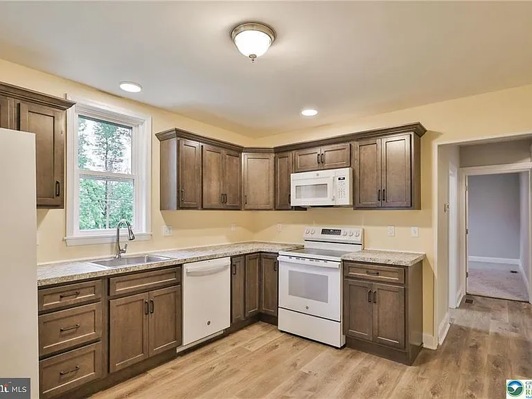 1861 E Emmaus Ave — Photo 12