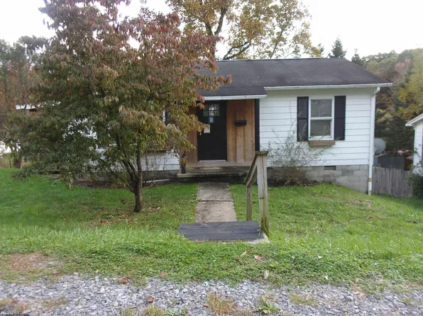 40 Centre Ave, Belington, WV 26250