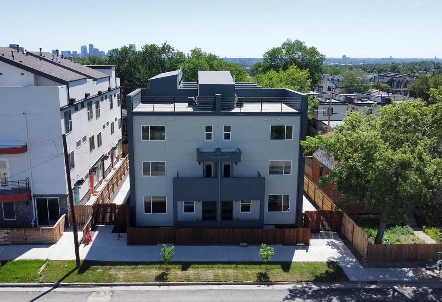 1330 Sheridan Blvd — Photo 1