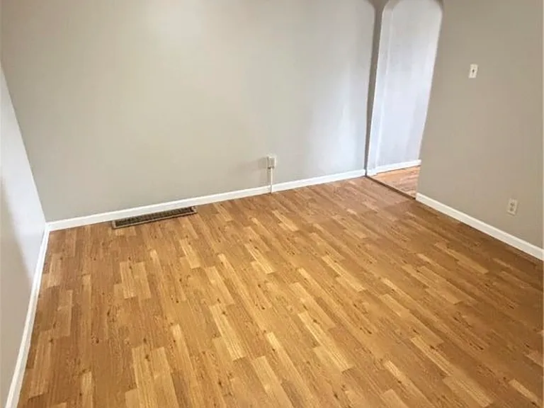 4243 Gladstone St — Photo 9