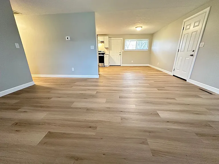 301 Henrich Dr — Photo 3