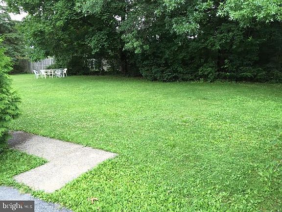 5th image of 1355-1357 University Dr