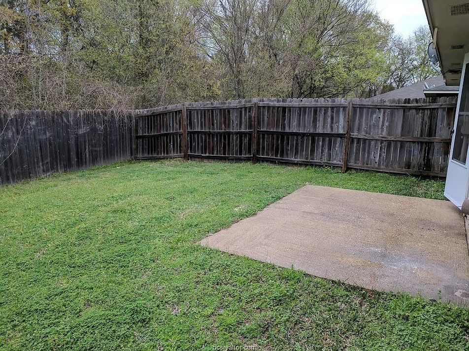 1st image of 1001 Autumn Cir APT A