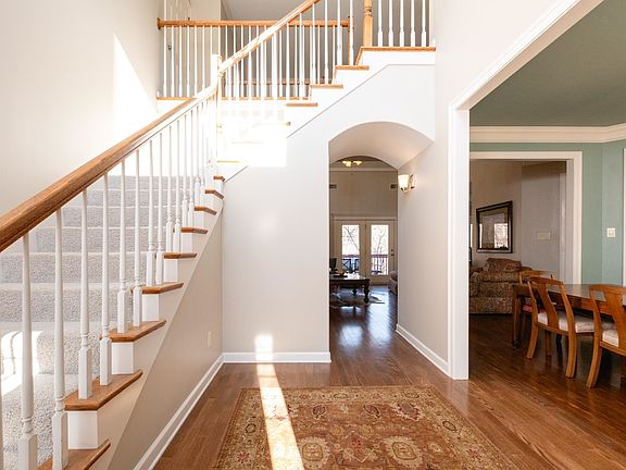 4th image of 10 Woodfern Dr