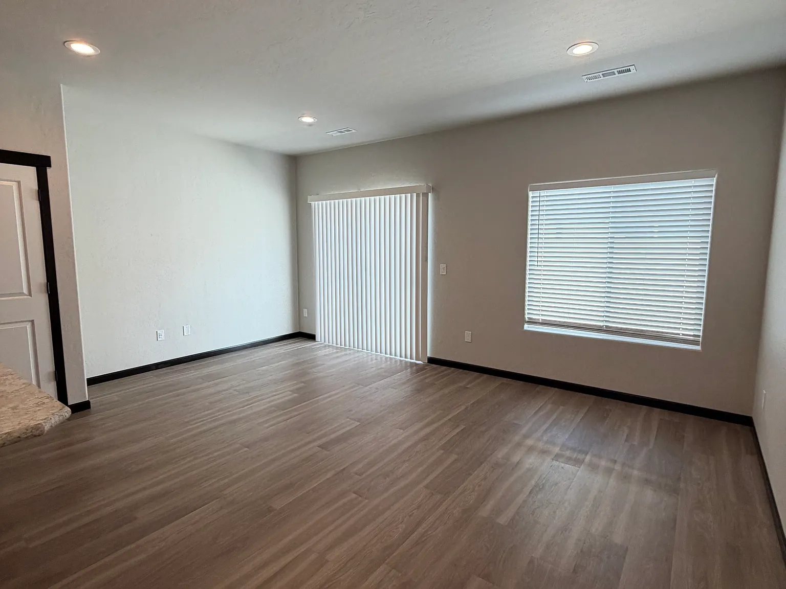 2 bed, 1048 sqft, $1,750 — Photo 3
