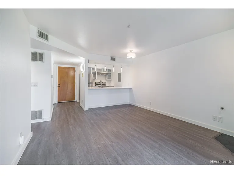 2727 Folsom St #211 — Photo 2