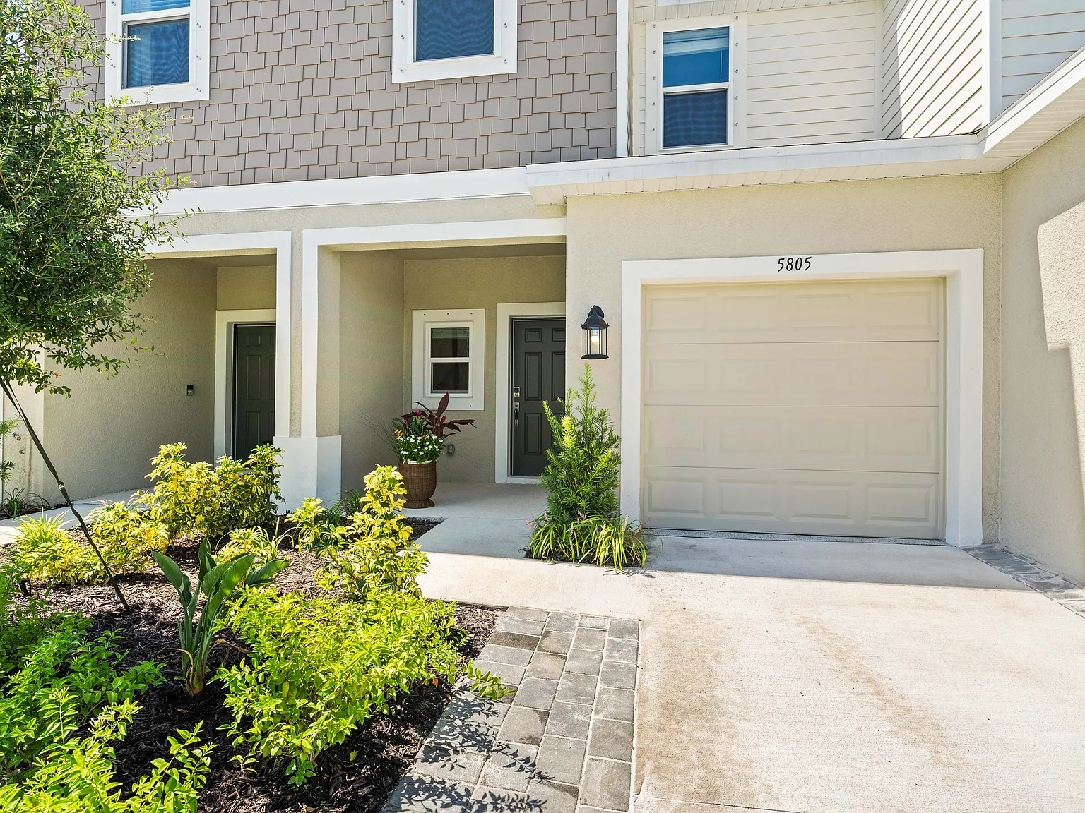 3 bed, 2.5 bath, 1404 sqft, $4,200 — Photo 2